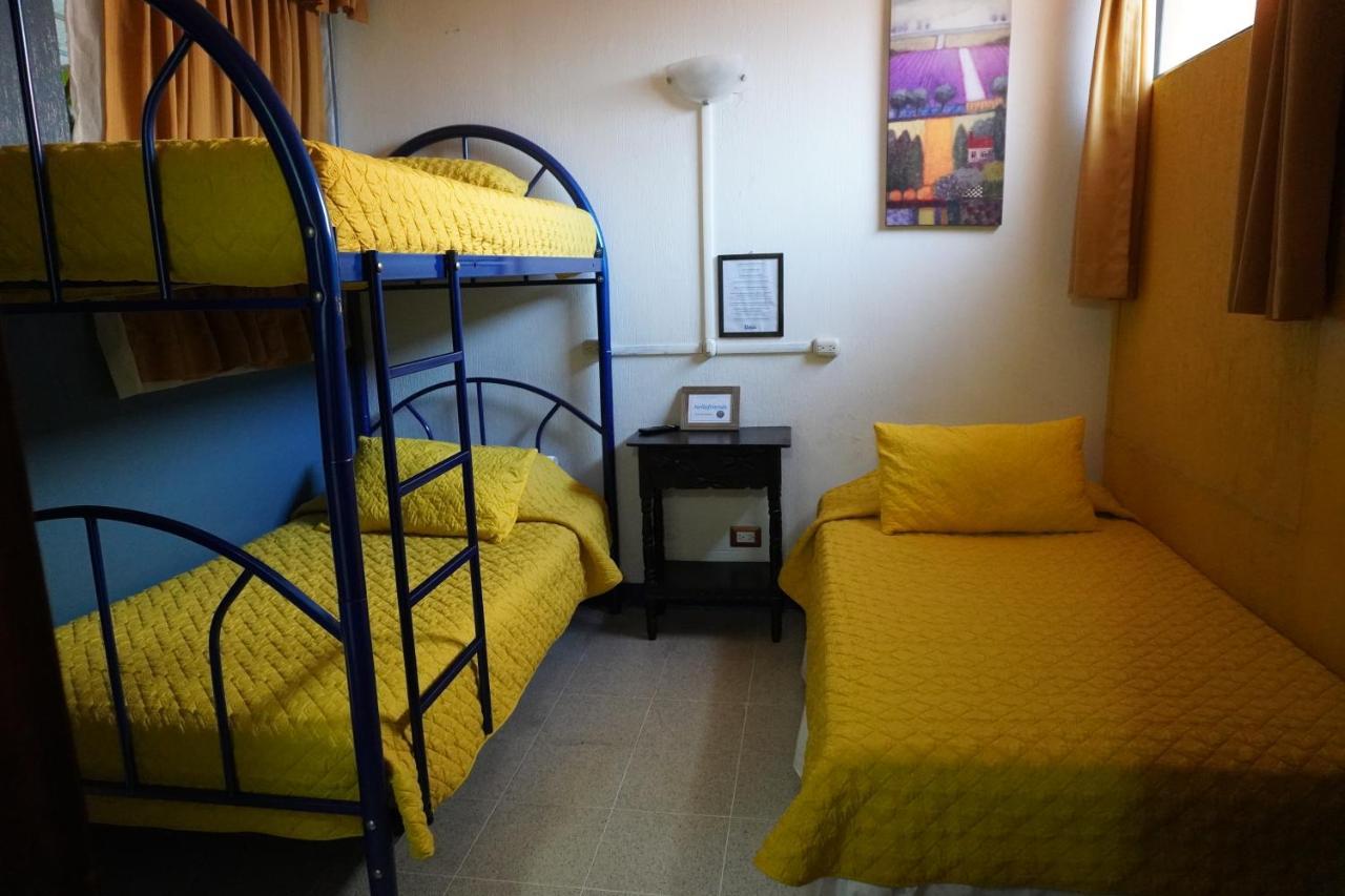 Hostal Guatefriends Guatemala City Exterior photo
