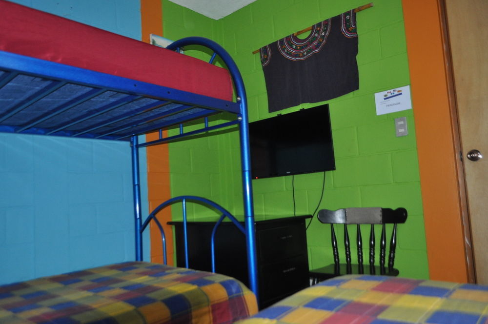 Hostal Guatefriends Guatemala City Exterior photo